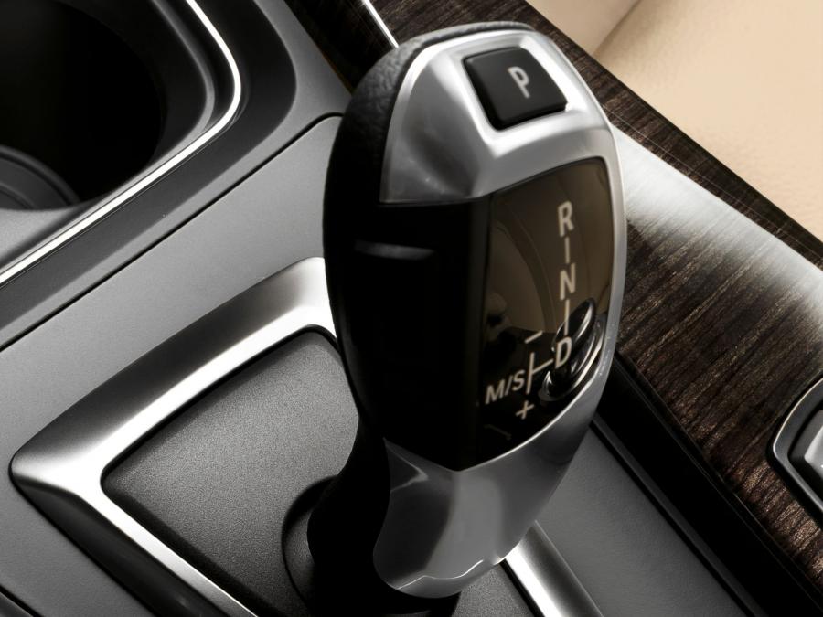  BMW 3-Series luxury Line 2011 года  (фото 7 из 25)
